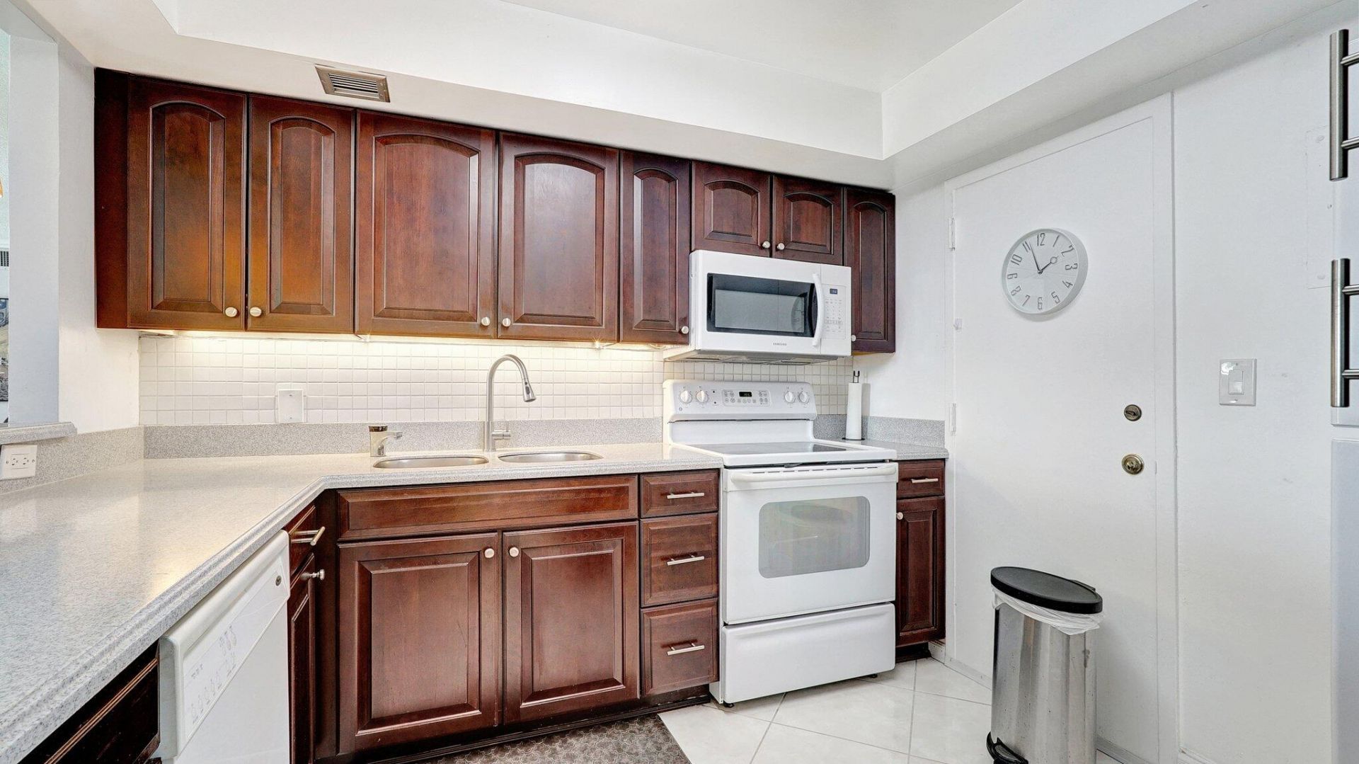 427 Golden Isles Drive, Unit 5j, Hallandale Beach, FL 33009 Photo