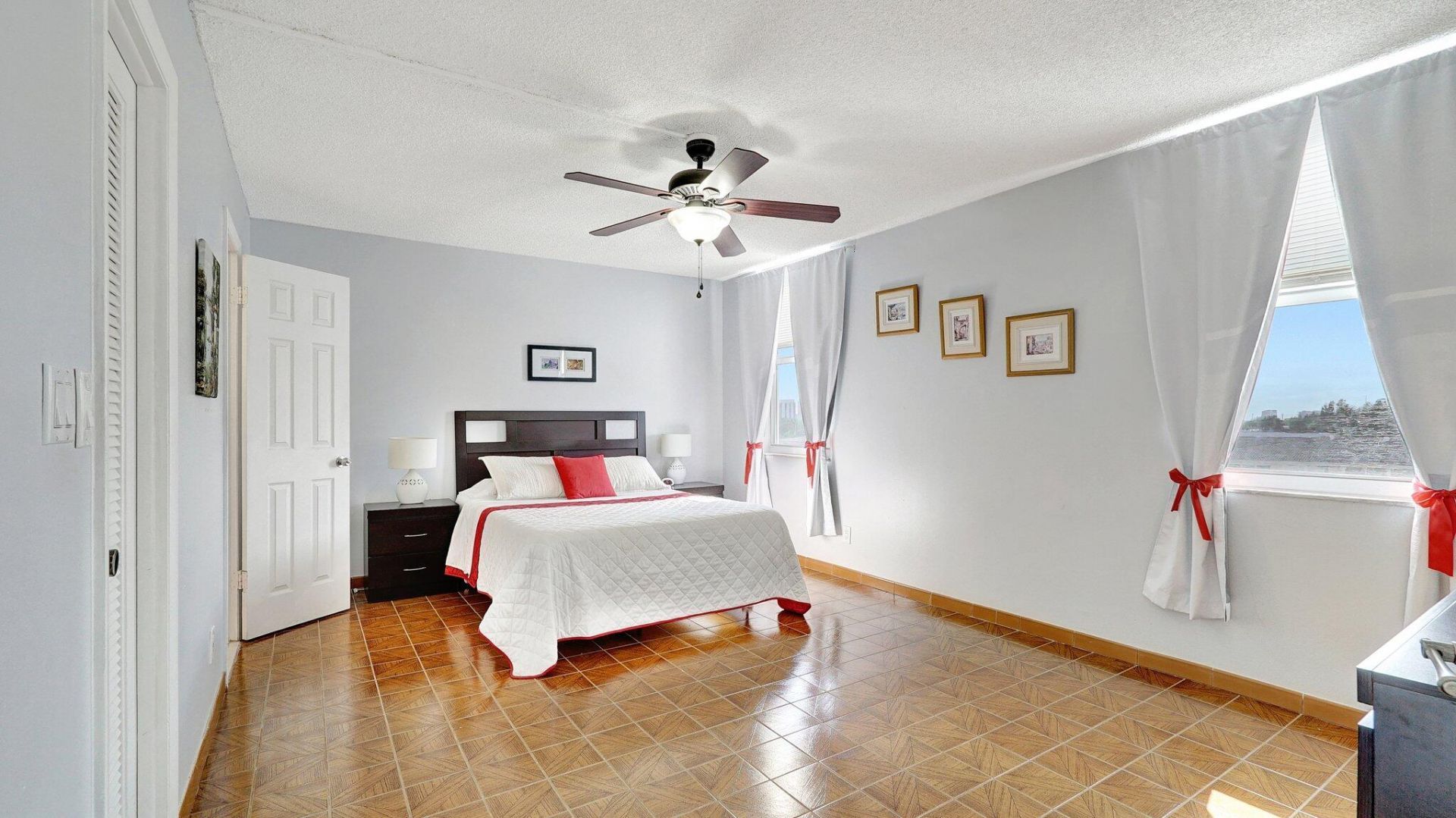 427 Golden Isles Drive, Unit 5j, Hallandale Beach, FL 33009 Photo