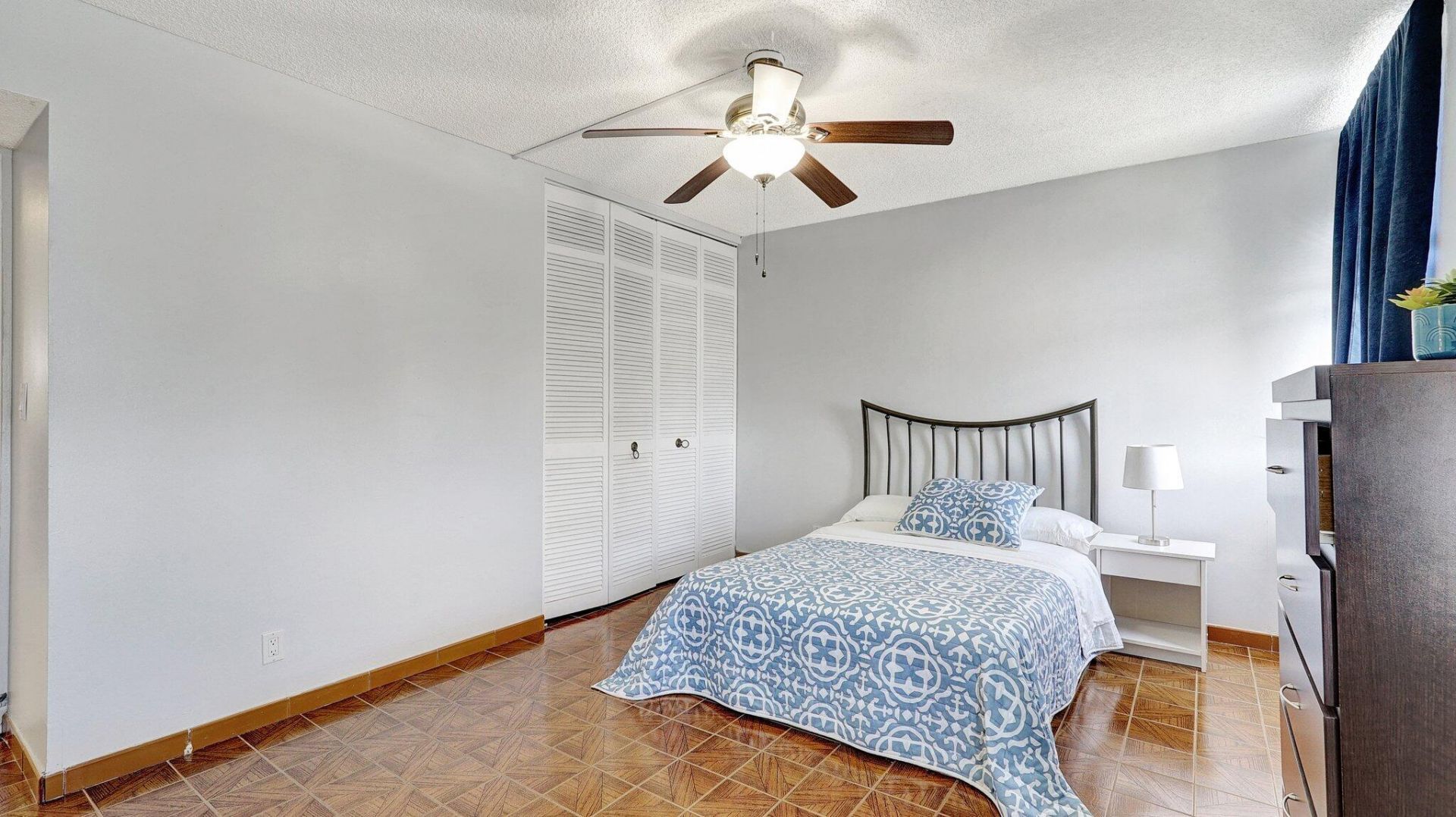 427 Golden Isles Drive, Unit 5j, Hallandale Beach, FL 33009 Photo