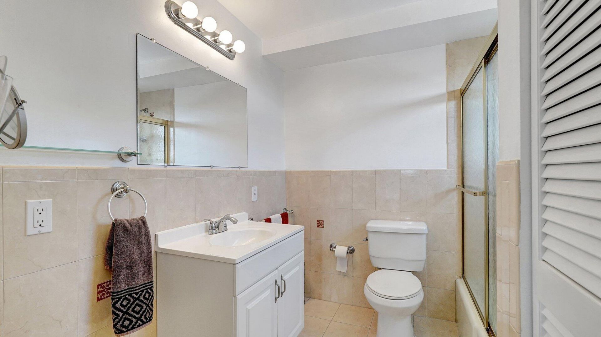 427 Golden Isles Drive, Unit 5j, Hallandale Beach, FL 33009 Photo