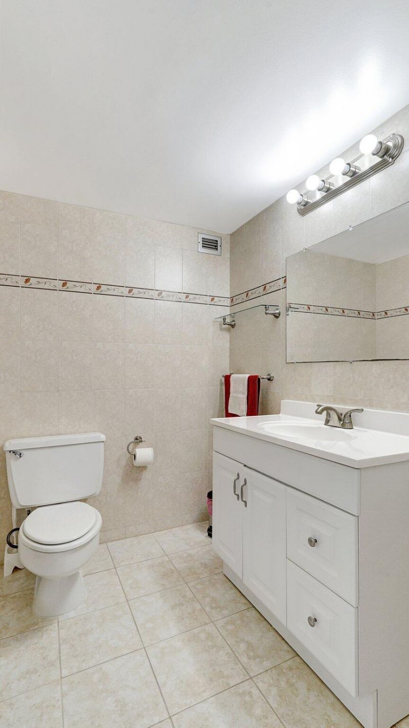 427 Golden Isles Drive, Unit 5j, Hallandale Beach, FL 33009 Photo