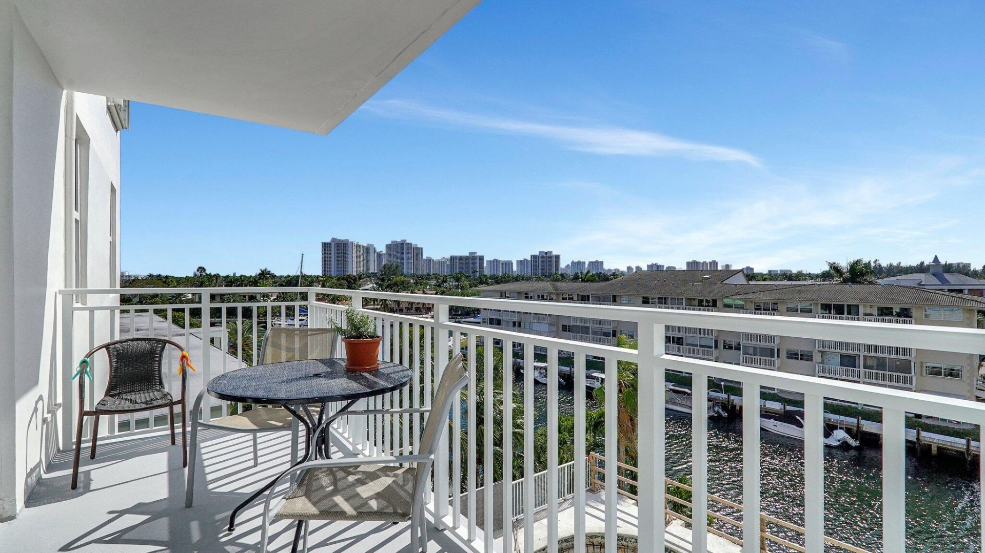 427 Golden Isles Drive, Unit 5j, Hallandale Beach, FL 33009 Photo