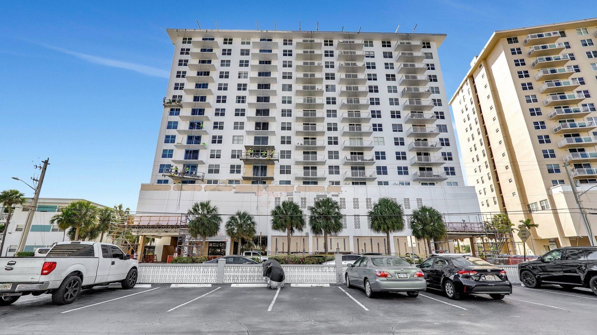 427 Golden Isles Drive, Unit 5j, Hallandale Beach, FL 33009 Photo