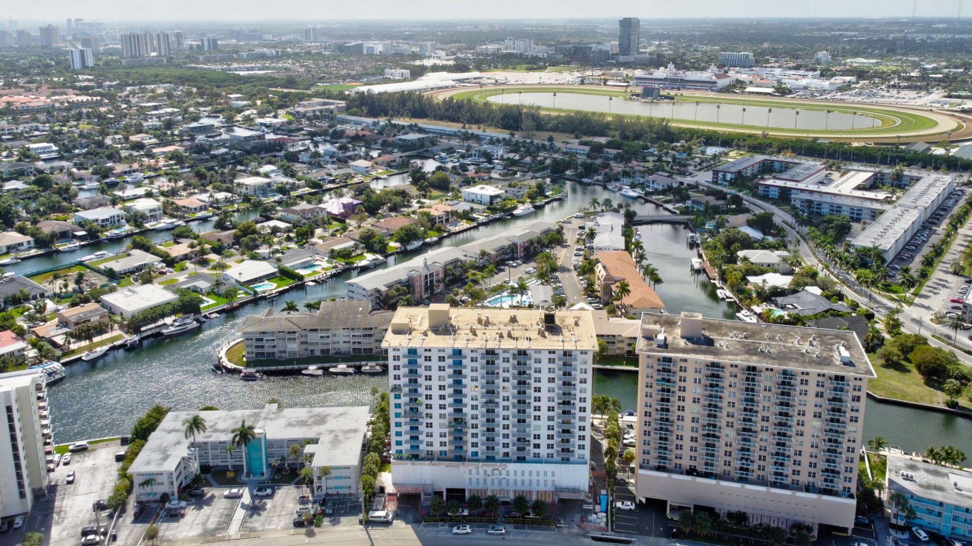 427 Golden Isles Drive, Unit 5j, Hallandale Beach, FL 33009 Photo