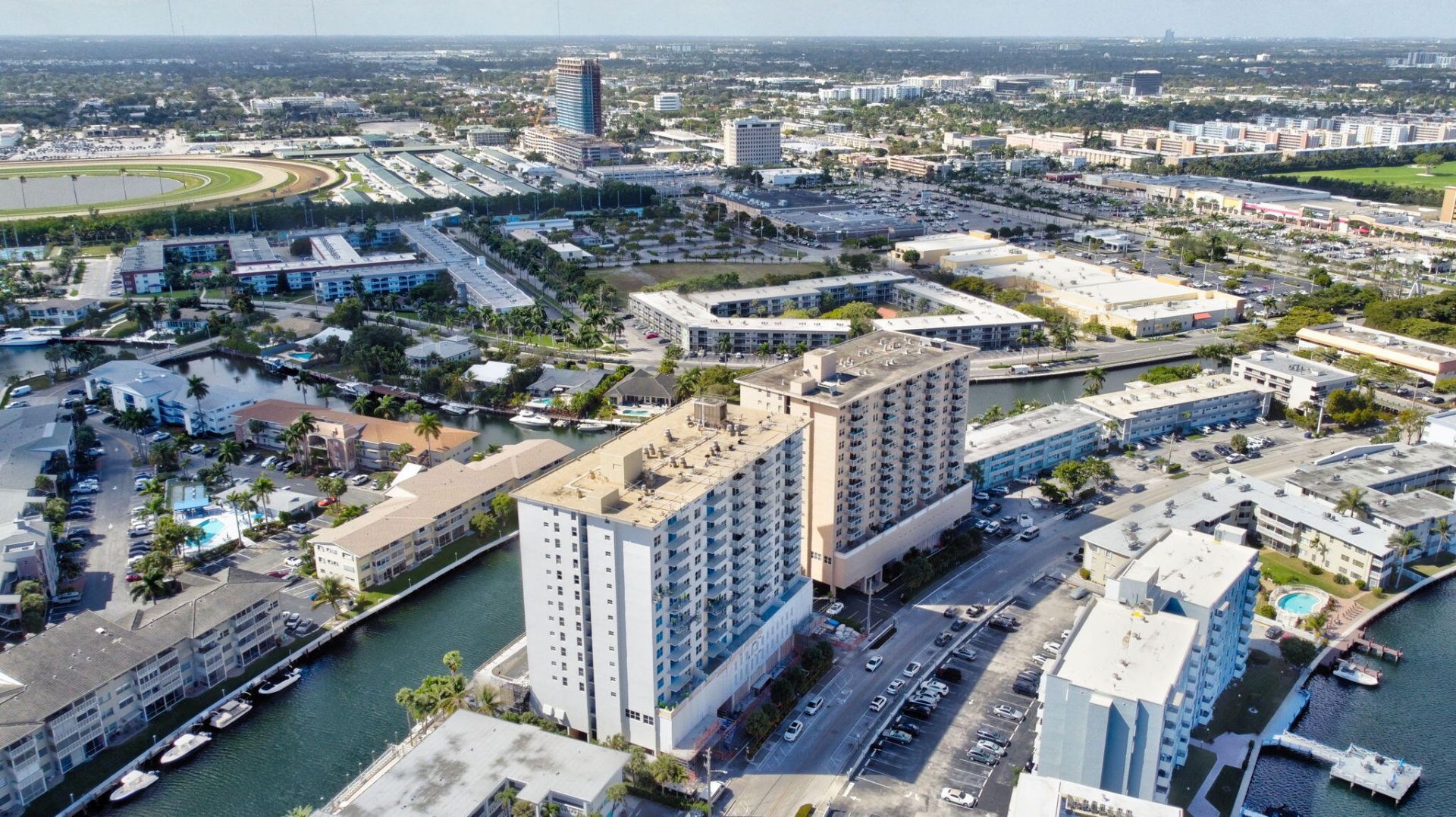 427 Golden Isles Drive, Unit 5j, Hallandale Beach, FL 33009 Photo