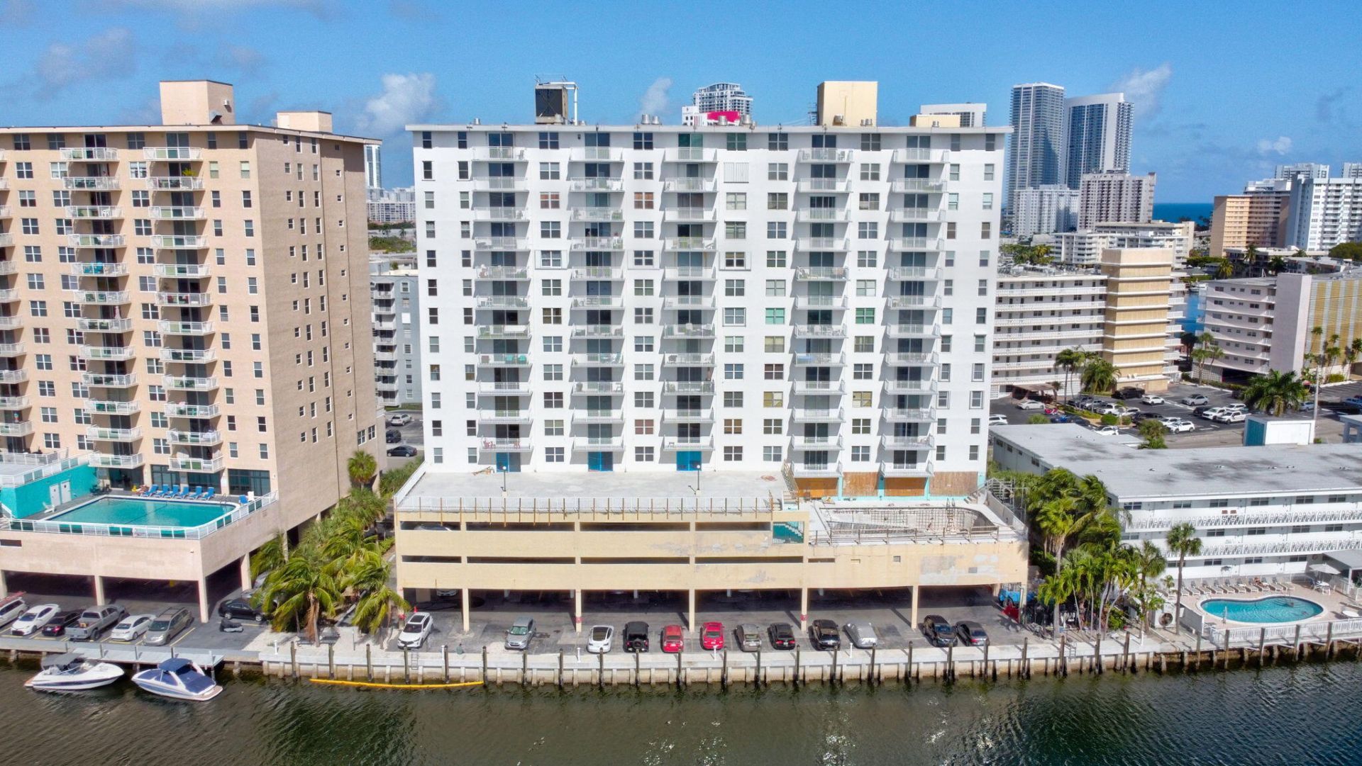 427 Golden Isles Drive, Unit 5j, Hallandale Beach, FL 33009 Photo