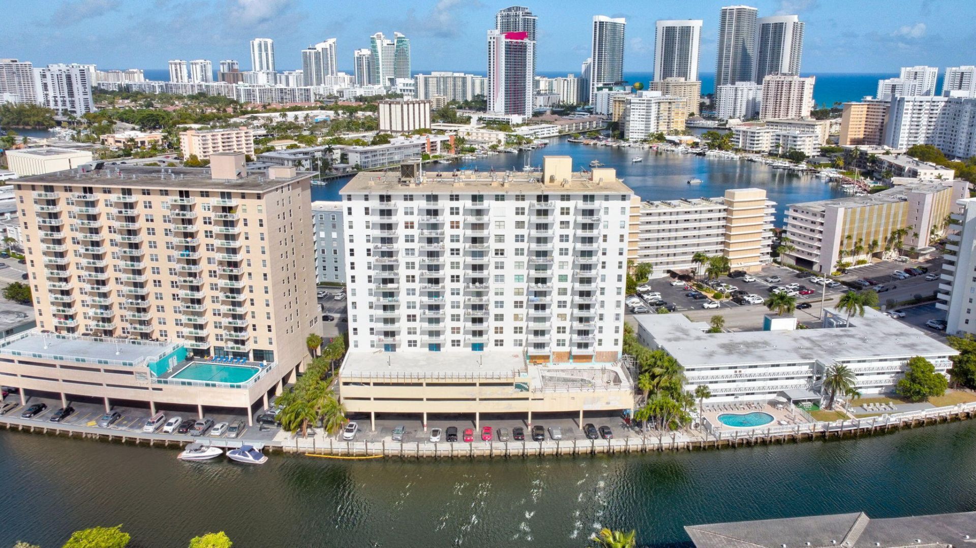 427 Golden Isles Drive, Unit 5j, Hallandale Beach, FL 33009 Photo