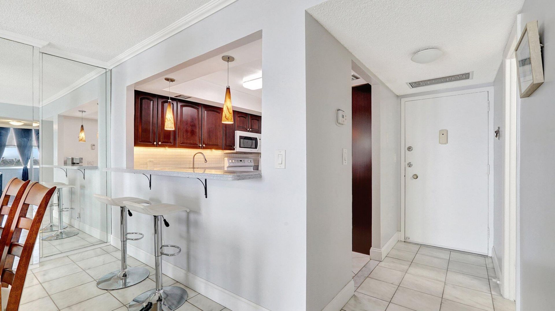 427 Golden Isles Drive, Unit 5j, Hallandale Beach, FL 33009 Photo