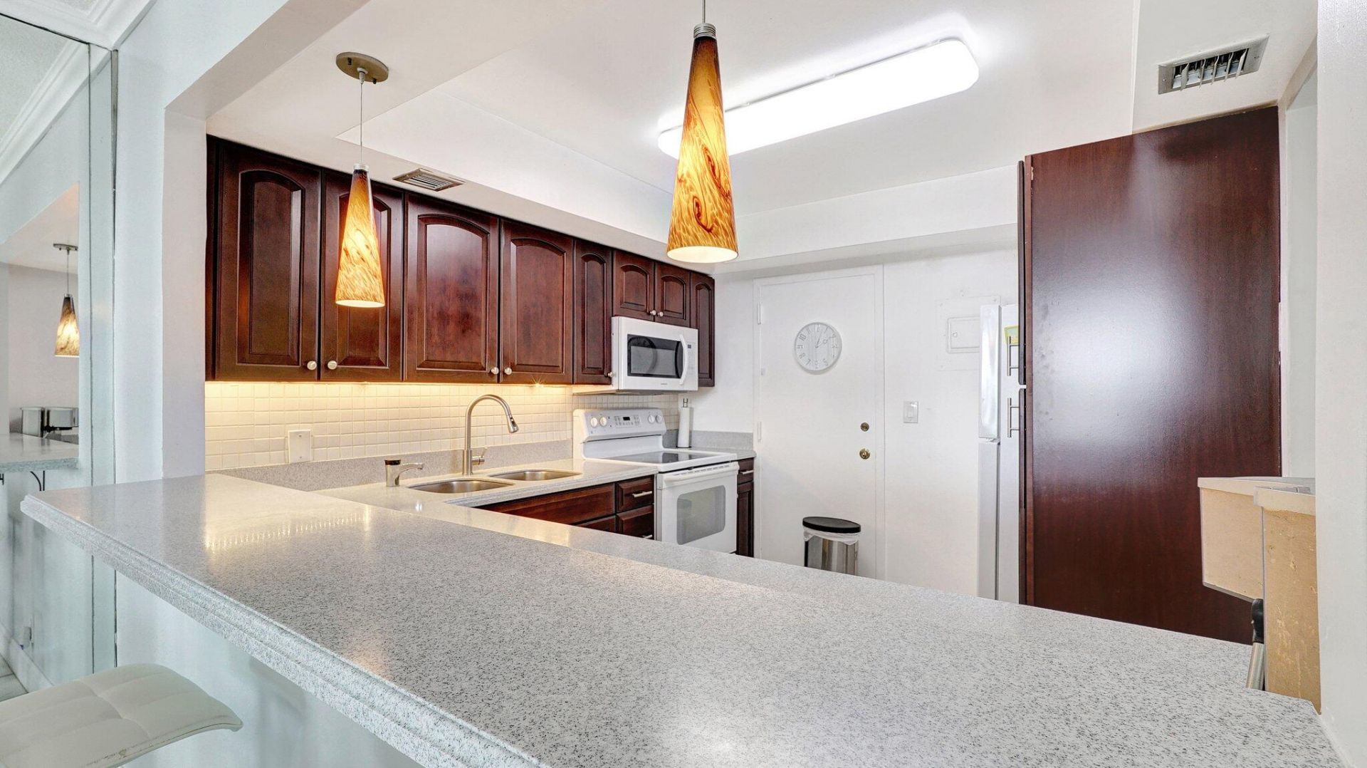 427 Golden Isles Drive, Unit 5j, Hallandale Beach, FL 33009 Photo