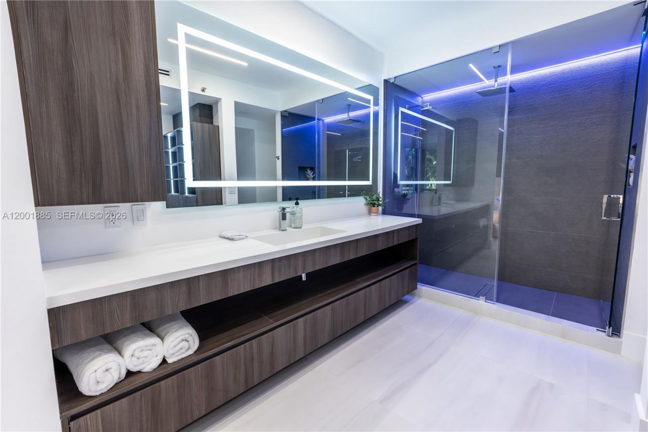 3600 Mystic Pointe Dr, Unit 114, Aventura, FL 33180 Photo