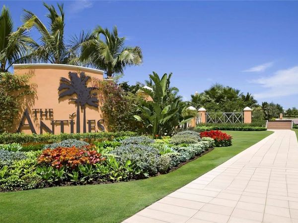 2557 Saint Lucia Circle, Vero Beach, FL 32967