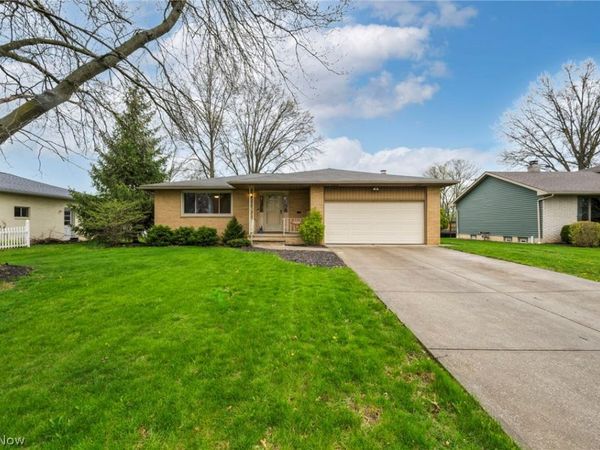 13700 Indian Creek Drive , Middleburg Heights, OH 44130