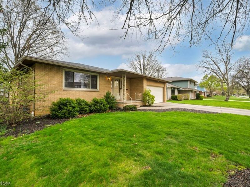 13700 Indian Creek Drive, Middleburg Heights, OH 44130 Photo 4