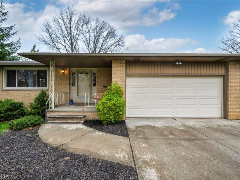 13700 Indian Creek Drive, Middleburg Heights, OH 44130 Photo 5