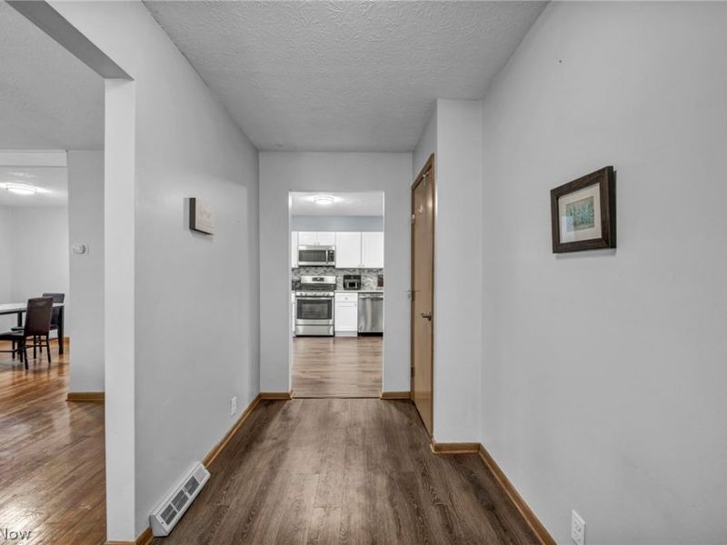 13700 Indian Creek Drive, Middleburg Heights, OH 44130 Photo 7