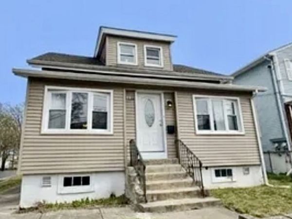 1411 Hussa St, Linden, NJ 07036