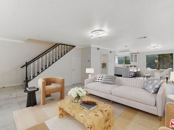 18316 Hatteras Street, Unit 21, Tarzana, CA 91356