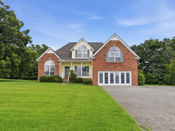 813 Shun Pike, Cottontown, TN 37048