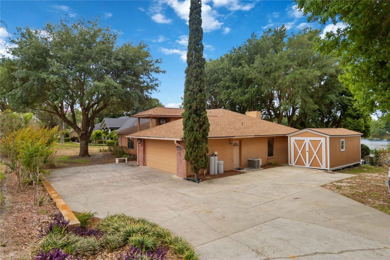 9835 Lakeshore Drive, Clermont, FL 34711 Photo