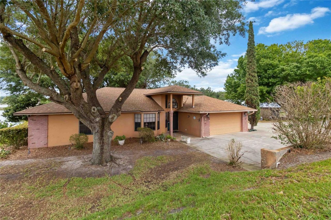 9835 Lakeshore Drive, Clermont, FL 34711 Photo