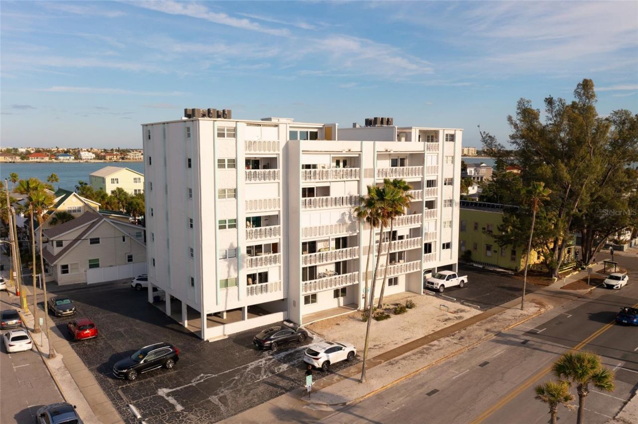 403 Gulf Way, Unit 304, Saint Pete Beach, FL 33706 Photo