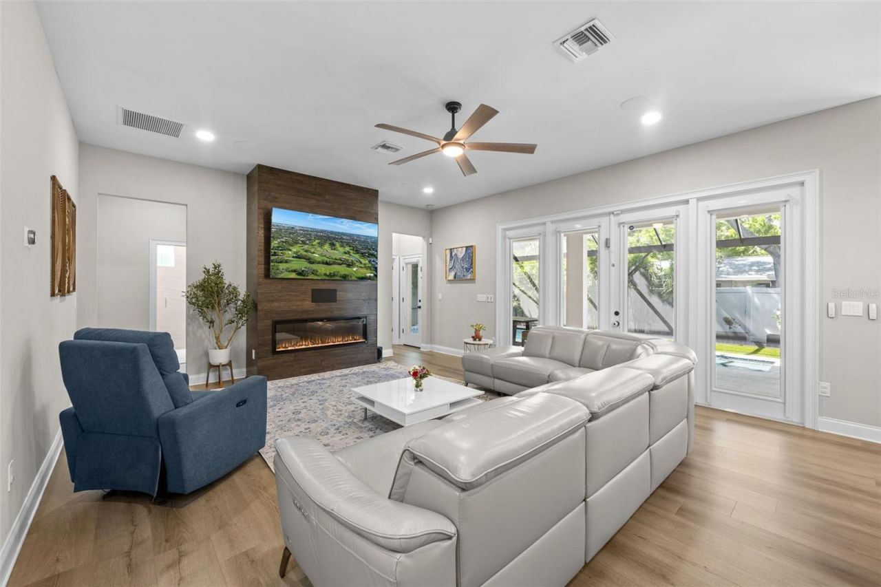 3601 W Rogers Avenue, Tampa, FL 33611 Photo