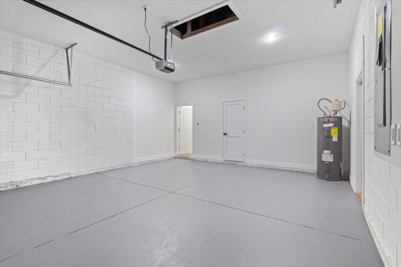 8677 N Circular Way , Citrus Springs, FL 34434 Photo