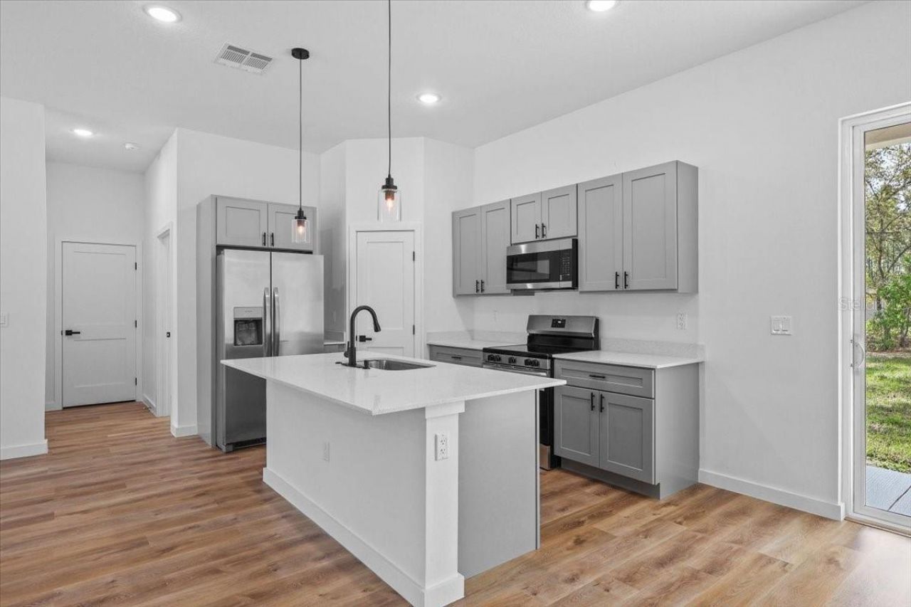 8677 N Circular Way , Citrus Springs, FL 34434 Photo