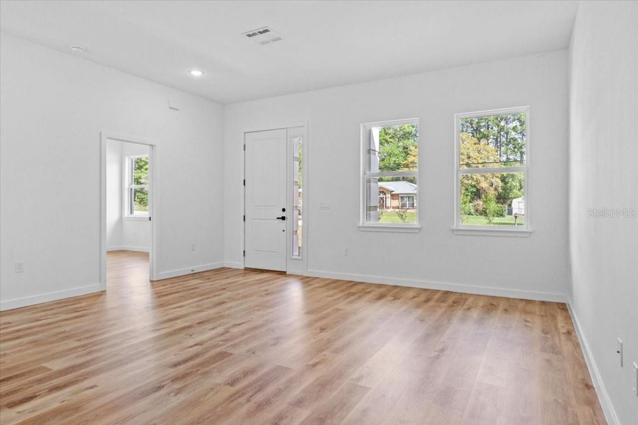 8677 N Circular Way , Citrus Springs, FL 34434 Photo