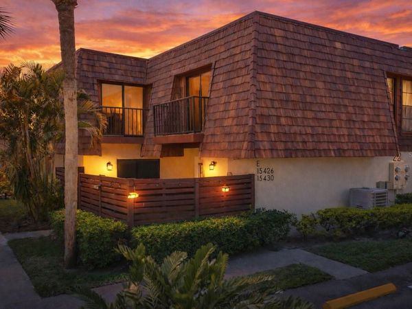 15426 E POND WOODS DRIVE, TAMPA, FL 33618