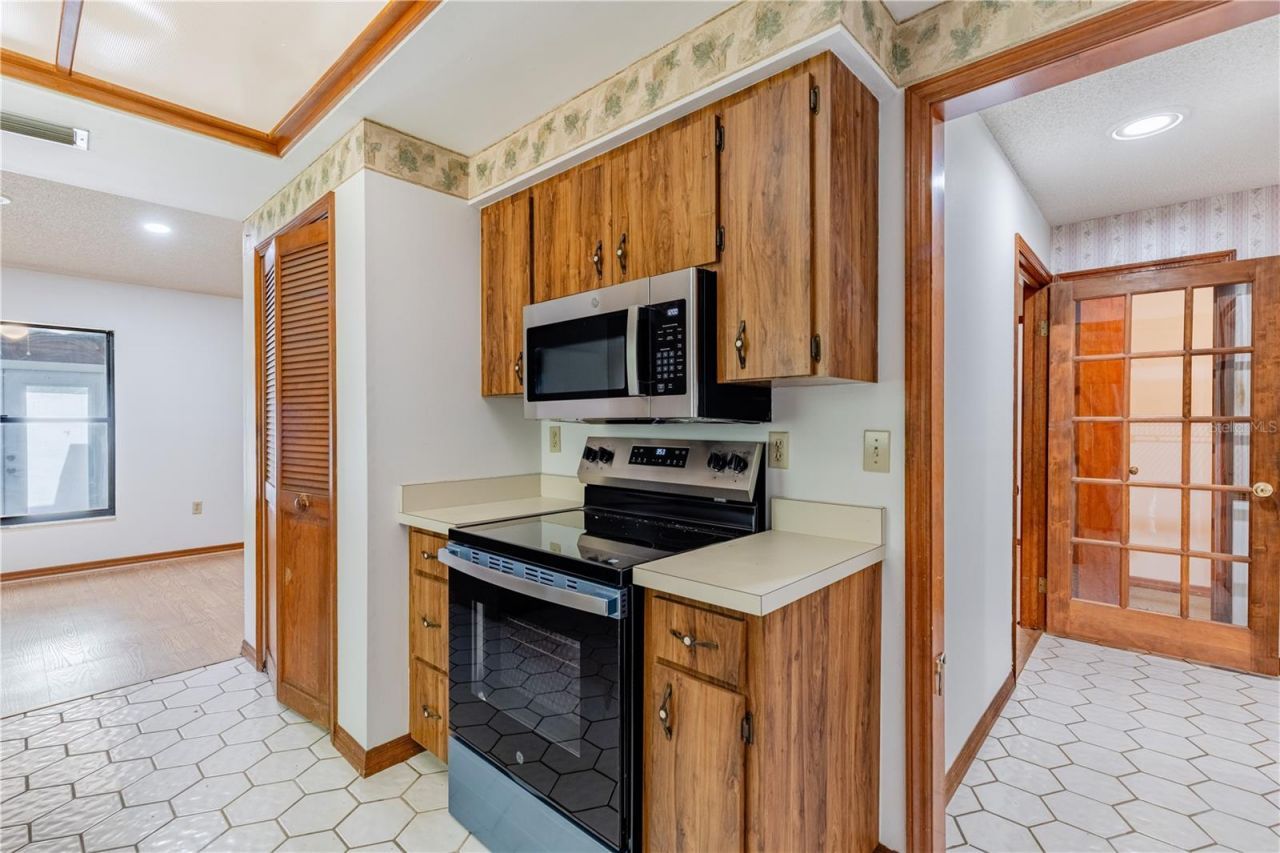 2681 Washington Avenue, Unit 18, Eustis, FL 32726 Photo