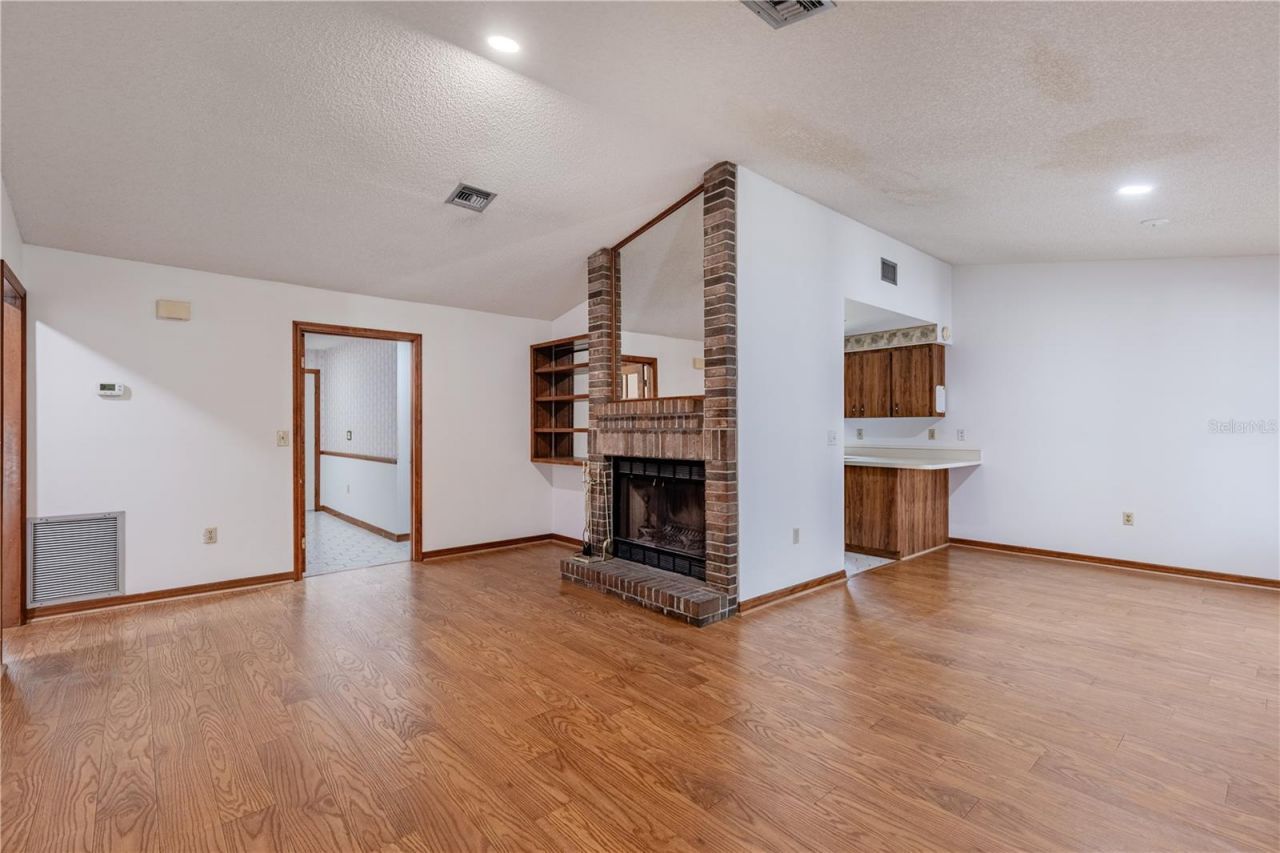 2681 Washington Avenue, Unit 18, Eustis, FL 32726 Photo