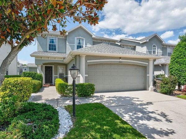 1063 PASEO DEL RIO NE, ST PETERSBURG, FL 33702