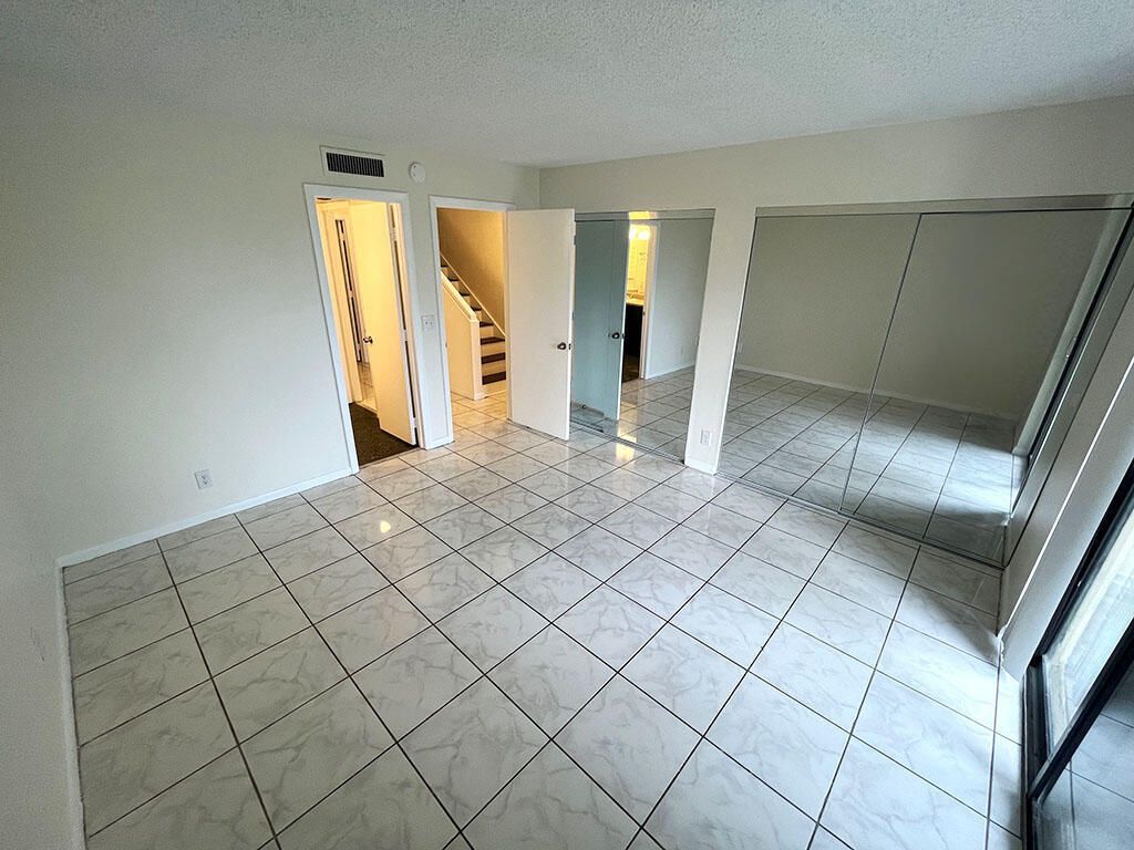 2828 Tennis Club Drive, Unit 207, West Palm Beach, FL 33417 Photo