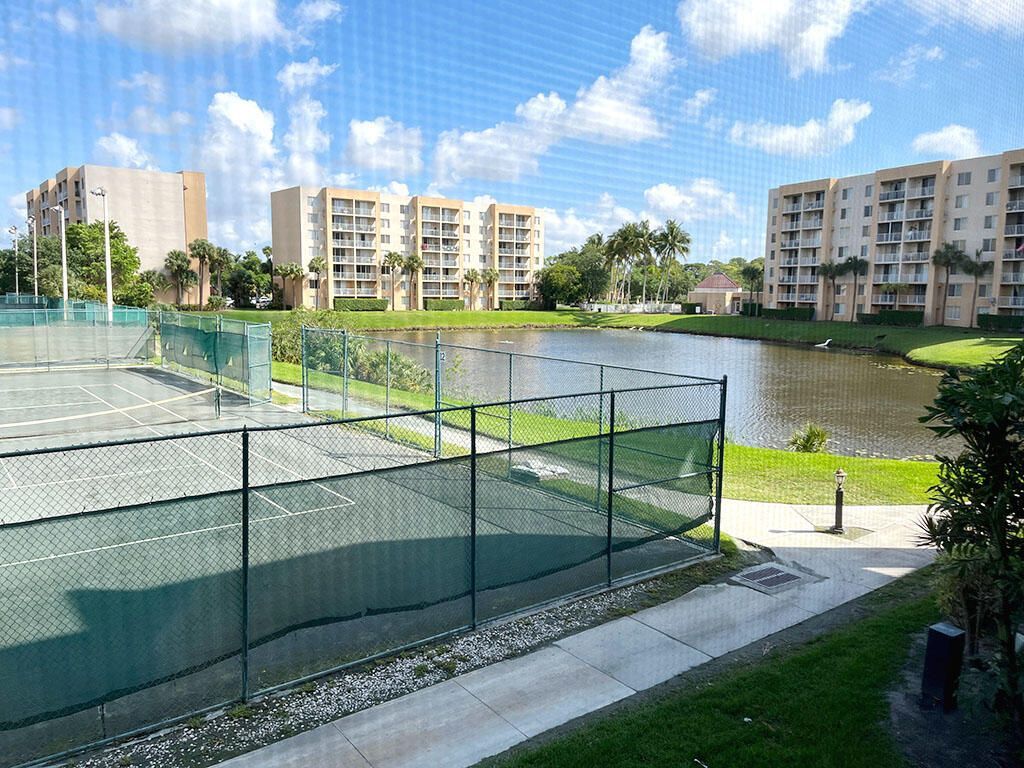 2828 Tennis Club Drive, Unit 207, West Palm Beach, FL 33417 Photo