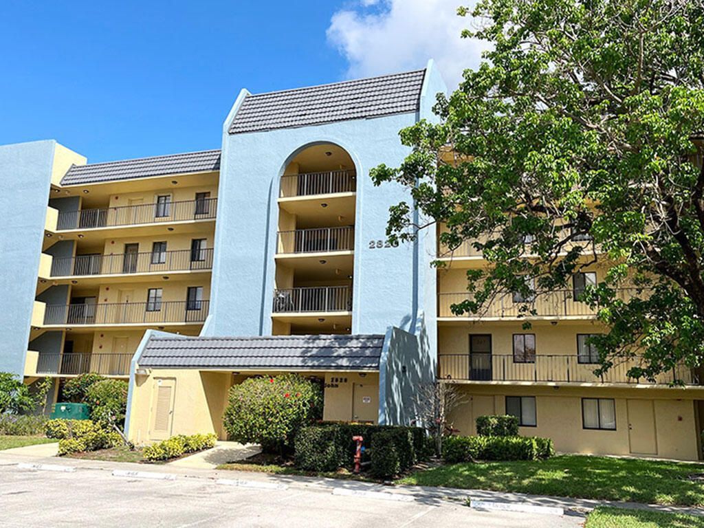 2828 Tennis Club Drive, Unit 207, West Palm Beach, FL 33417 Photo