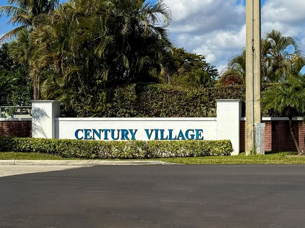 24 Golfs Edge, Unit D, West Palm Beach, FL 33417