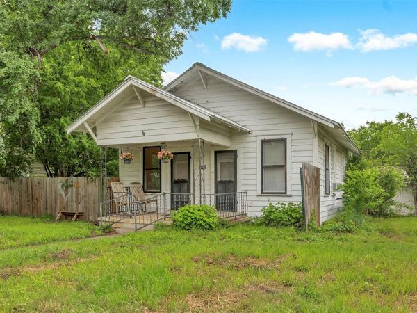 1002 Washburn ST, Taylor, TX 76574