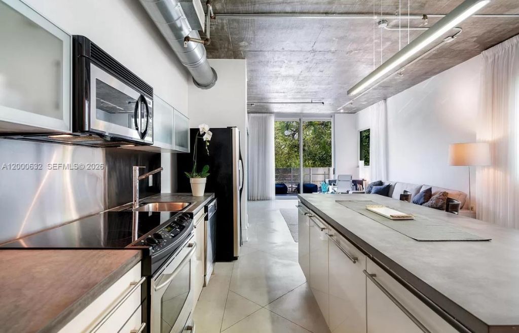 1700 Meridian Ave, Unit 208, Miami Beach, FL 33139 Photo