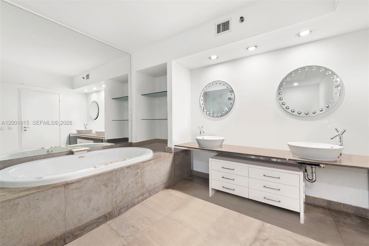 450 Alton Rd, Unit 2704, Miami Beach, FL 33139 Photo