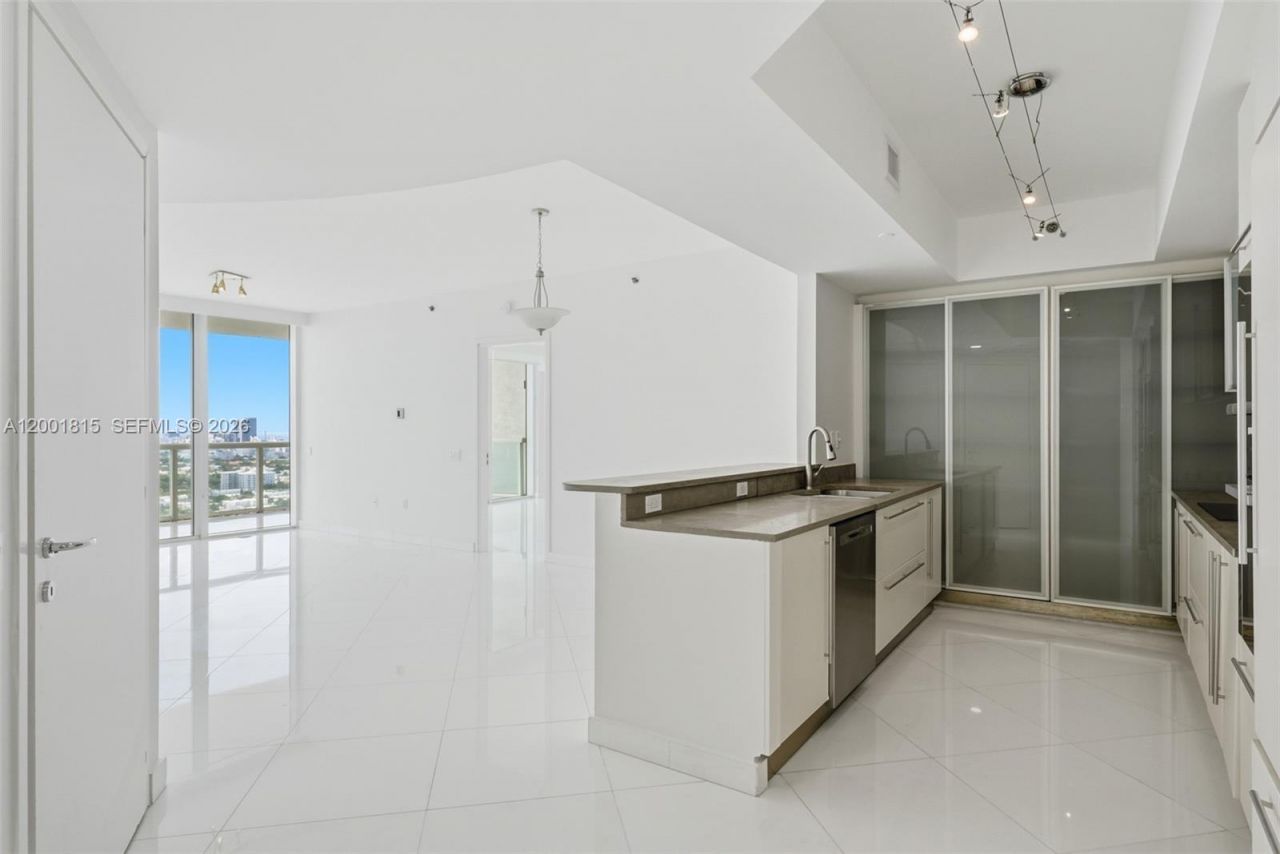 450 Alton Rd, Unit 2704, Miami Beach, FL 33139 Photo