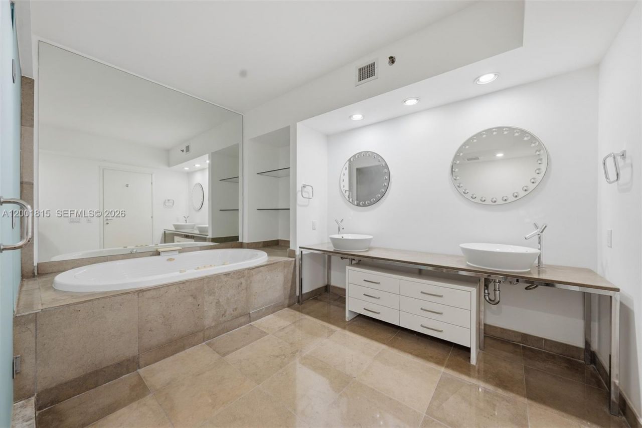 450 Alton Rd, Unit 2704, Miami Beach, FL 33139 Photo