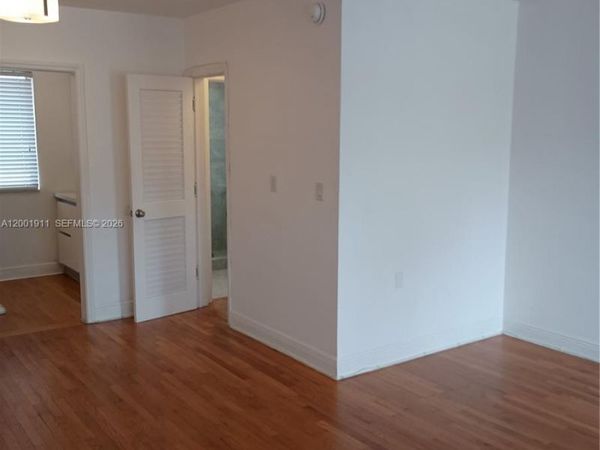 535 74 , Unit 11, Miami Beach, FL 33141