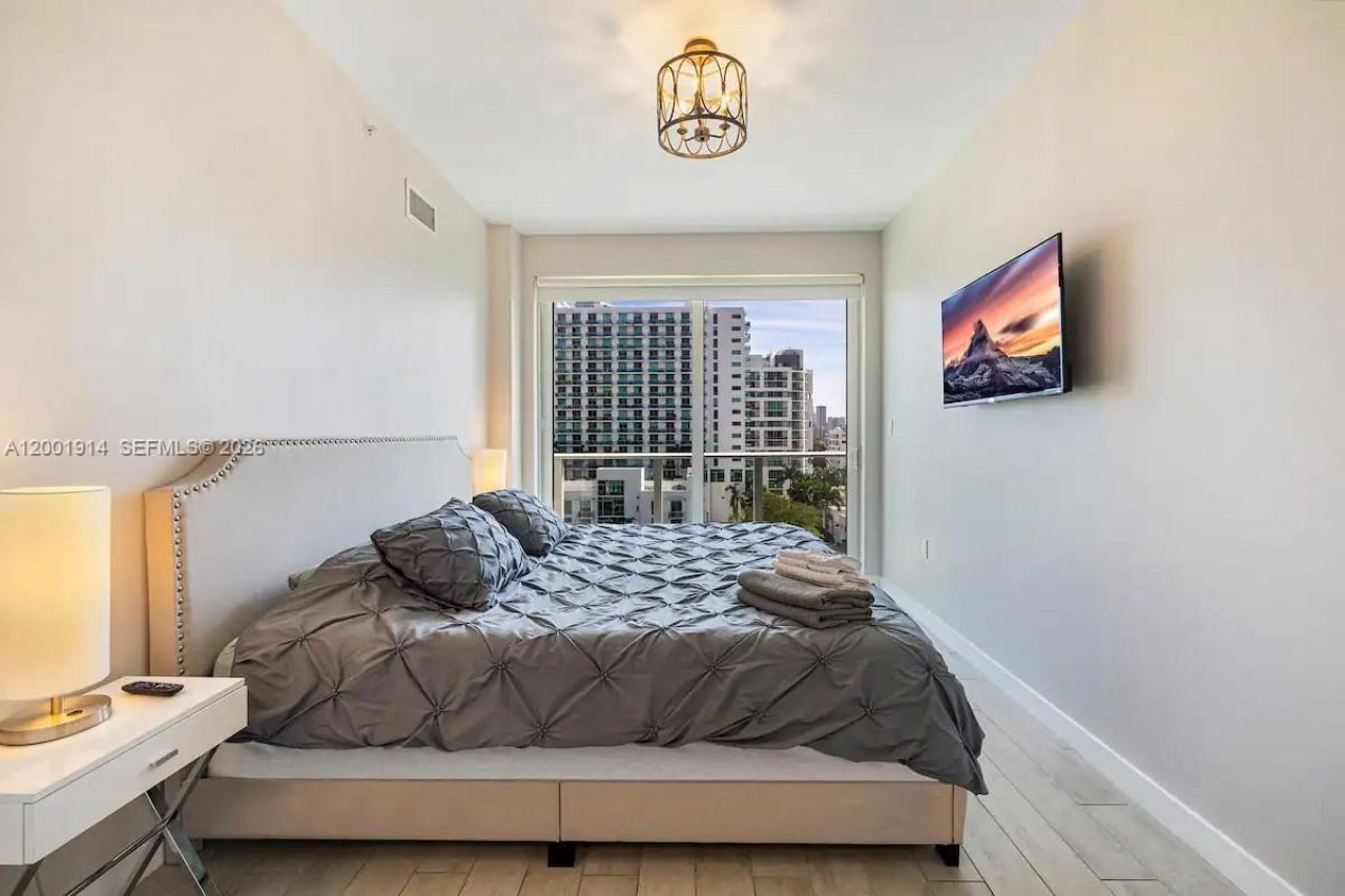 321 NE 26th St, Unit PH906, Miami, FL 33137 Photo