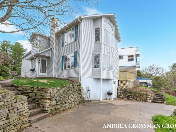 567 Breezy Bluff Street, Battle Creek, MI 49015