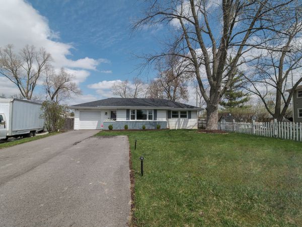 2414 Deerpath Drive , Lindenhurst, IL 60046