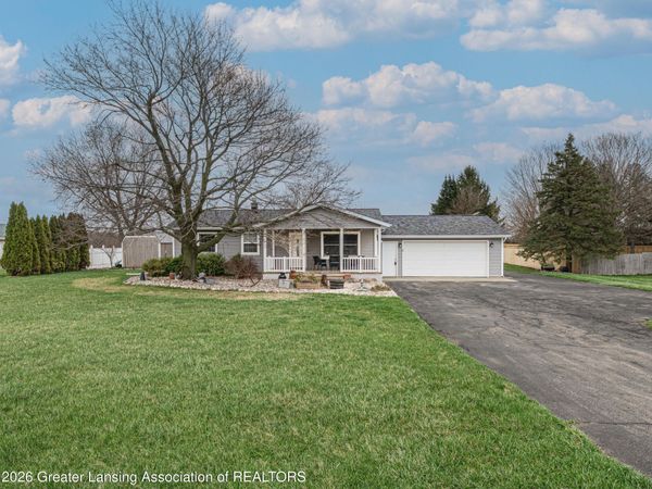 8422 N Cochran Road, Grand Ledge, MI 48837