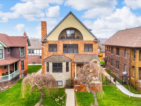 429 E Ferry Street, Detroit, MI 48202
