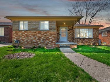 23701 Coyle Street, Oak Park, MI 48237