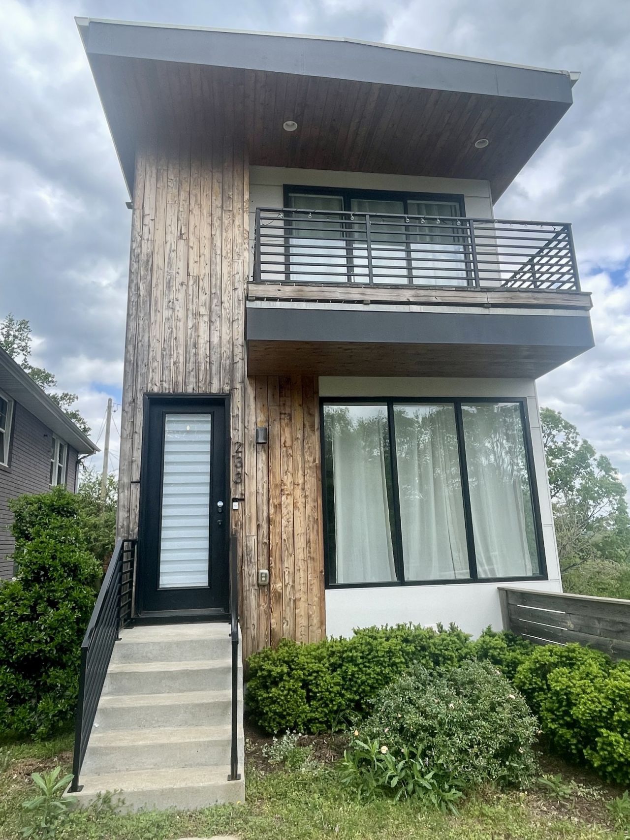 233 Riverside Dr, Nashville, TN 37206 Main Photo
